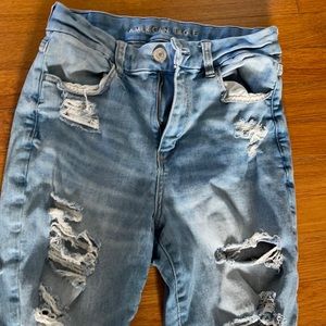 Ripped American eagle stretchy jeans
